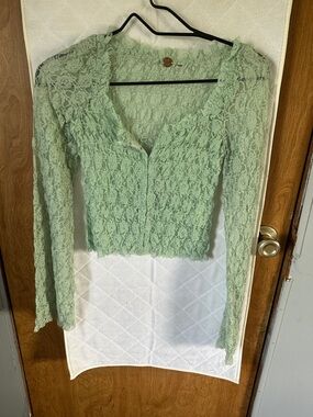 Women's Lace Long-Sleeve Crop Top - Mint Green